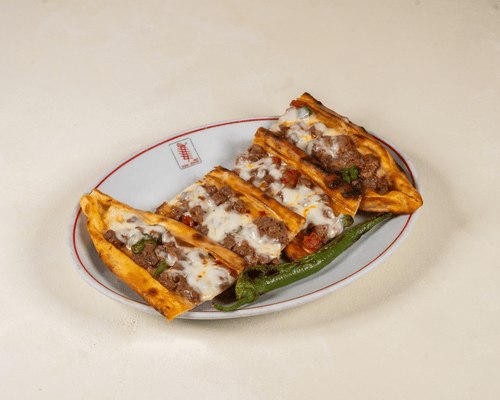 Kuşbaşılı Kaşarlı Pide